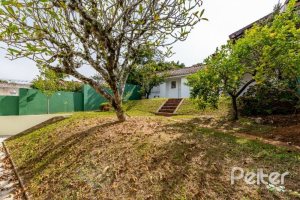 Casa à venda com 174m², 3 dormitórios, 1 suíte, 2 vagas, no bairro Vila Assunção em Porto Alegre