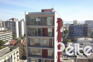 Apartamento à venda com 91m², 2 dormitórios, 2 suítes, 2 vagas, no bairro Menino Deus em Porto Alegre