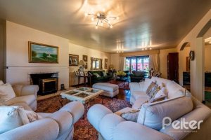 Casa em Condomínio à venda com 400m², 5 dormitórios, 2 suítes, 3 vagas, no bairro Cavalhada em PORTO ALEGRE