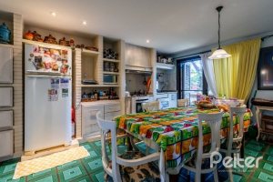 Casa em Condomínio à venda com 400m², 5 dormitórios, 2 suítes, 3 vagas, no bairro Cavalhada em PORTO ALEGRE