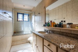 Casa em Condomínio à venda com 400m², 5 dormitórios, 2 suítes, 3 vagas, no bairro Cavalhada em PORTO ALEGRE