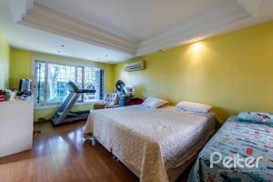 Casa em Condomínio à venda com 400m², 5 dormitórios, 2 suítes, 3 vagas, no bairro Cavalhada em PORTO ALEGRE