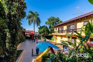 Casa em Condomínio à venda com 400m², 5 dormitórios, 2 suítes, 3 vagas, no bairro Cavalhada em PORTO ALEGRE