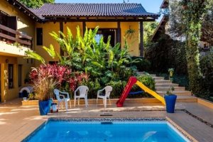 Casa em Condomínio à venda com 400m², 5 dormitórios, 2 suítes, 3 vagas, no bairro Cavalhada em PORTO ALEGRE