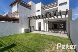 Casa em Condomínio à venda com 150m², 3 dormitórios, 3 suítes, 2 vagas, no bairro Hípica em PORTO ALEGRE