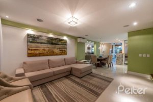 Casa em Condomínio à venda com 296m², 3 dormitórios, 1 suíte, 2 vagas, no bairro Vila Assunção em Porto Alegre