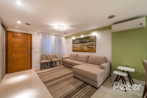 Casa em Condomínio à venda com 296m², 3 dormitórios, 1 suíte, 2 vagas, no bairro Vila Assunção em Porto Alegre