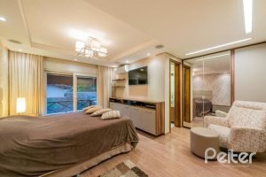 Casa em Condomínio à venda com 296m², 3 dormitórios, 1 suíte, 2 vagas, no bairro Vila Assunção em Porto Alegre