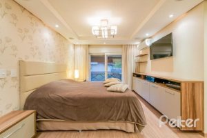 Casa em Condomínio à venda com 296m², 3 dormitórios, 1 suíte, 2 vagas, no bairro Vila Assunção em Porto Alegre