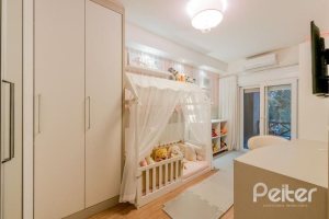 Casa em Condomínio à venda com 296m², 3 dormitórios, 1 suíte, 2 vagas, no bairro Vila Assunção em Porto Alegre