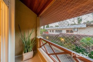 Casa em Condomínio à venda com 296m², 3 dormitórios, 1 suíte, 2 vagas, no bairro Vila Assunção em Porto Alegre