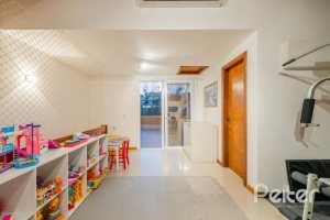 Casa em Condomínio à venda com 296m², 3 dormitórios, 1 suíte, 2 vagas, no bairro Vila Assunção em Porto Alegre