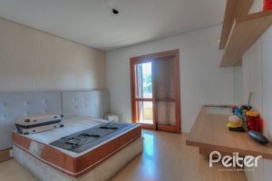 Casa à venda com 323m², 5 dormitórios, 3 suítes, 4 vagas, no bairro Tristeza em Porto Alegre