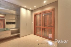 Casa à venda com 323m², 5 dormitórios, 3 suítes, 4 vagas, no bairro Tristeza em Porto Alegre