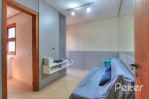 Casa à venda com 323m², 5 dormitórios, 3 suítes, 4 vagas, no bairro Tristeza em Porto Alegre