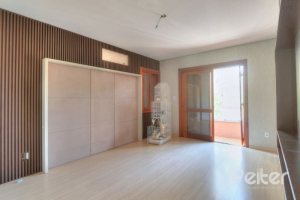 Casa à venda com 323m², 5 dormitórios, 3 suítes, 4 vagas, no bairro Tristeza em Porto Alegre