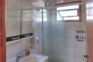 Casa à venda com 323m², 5 dormitórios, 3 suítes, 4 vagas, no bairro Tristeza em Porto Alegre