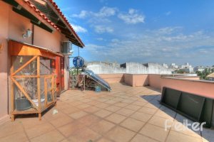 Casa à venda com 323m², 5 dormitórios, 3 suítes, 4 vagas, no bairro Tristeza em Porto Alegre