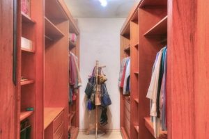 Casa à venda com 323m², 5 dormitórios, 3 suítes, 4 vagas, no bairro Tristeza em Porto Alegre