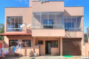 Casa à venda com 323m², 5 dormitórios, 3 suítes, 4 vagas, no bairro Tristeza em Porto Alegre