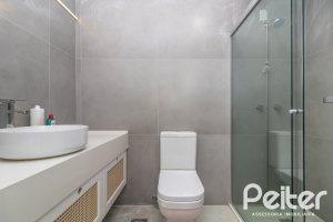 Casa à venda com 208m², 3 dormitórios, 3 suítes, 2 vagas, no bairro Vila Conceição em Porto Alegre