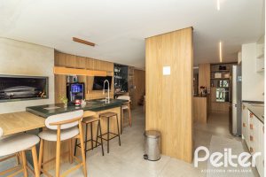 Casa à venda com 208m², 3 dormitórios, 3 suítes, 2 vagas, no bairro Vila Conceição em Porto Alegre