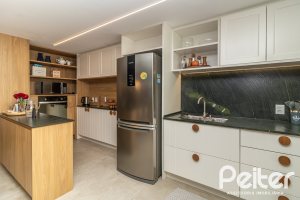 Casa à venda com 208m², 3 dormitórios, 3 suítes, 2 vagas, no bairro Vila Conceição em Porto Alegre