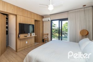 Casa à venda com 208m², 3 dormitórios, 3 suítes, 2 vagas, no bairro Vila Conceição em Porto Alegre