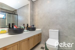 Casa à venda com 208m², 3 dormitórios, 3 suítes, 2 vagas, no bairro Vila Conceição em Porto Alegre