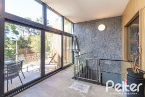 Casa à venda com 208m², 3 dormitórios, 3 suítes, 2 vagas, no bairro Vila Conceição em Porto Alegre