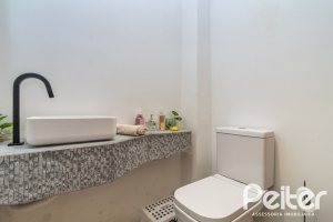 Casa à venda com 208m², 3 dormitórios, 3 suítes, 2 vagas, no bairro Vila Conceição em Porto Alegre