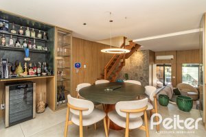 Casa à venda com 208m², 3 dormitórios, 3 suítes, 2 vagas, no bairro Vila Conceição em Porto Alegre