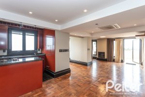 Cobertura à venda com 165m², 3 dormitórios, 1 suíte, 1 vaga, no bairro Tristeza em PORTO ALEGRE