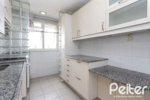 Cobertura à venda com 165m², 3 dormitórios, 1 suíte, 1 vaga, no bairro Tristeza em PORTO ALEGRE