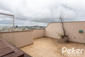 Cobertura à venda com 165m², 3 dormitórios, 1 suíte, 1 vaga, no bairro Tristeza em PORTO ALEGRE