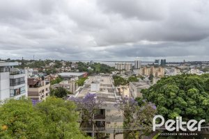Cobertura à venda com 165m², 3 dormitórios, 1 suíte, 1 vaga, no bairro Tristeza em PORTO ALEGRE