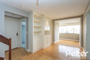 Cobertura à venda com 165m², 3 dormitórios, 1 suíte, 1 vaga, no bairro Tristeza em PORTO ALEGRE