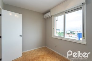 Cobertura à venda com 165m², 3 dormitórios, 1 suíte, 1 vaga, no bairro Tristeza em PORTO ALEGRE