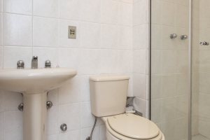 Cobertura à venda com 165m², 3 dormitórios, 1 suíte, 1 vaga, no bairro Tristeza em PORTO ALEGRE