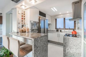 Apartamento à venda com 88m², 3 dormitórios, 1 suíte, 2 vagas, no bairro Tristeza em PORTO ALEGRE