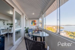 Casa à venda com 215m², 3 dormitórios, 1 suíte, 2 vagas, no bairro Sétimo Céu em Porto Alegre