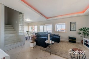 Casa à venda com 215m², 3 dormitórios, 1 suíte, 2 vagas, no bairro Sétimo Céu em Porto Alegre