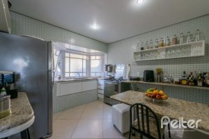 Casa à venda com 215m², 3 dormitórios, 1 suíte, 2 vagas, no bairro Sétimo Céu em Porto Alegre