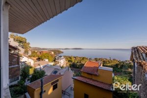 Casa à venda com 215m², 3 dormitórios, 1 suíte, 2 vagas, no bairro Sétimo Céu em Porto Alegre