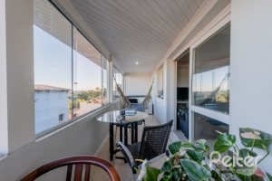 Casa à venda com 215m², 3 dormitórios, 1 suíte, 2 vagas, no bairro Sétimo Céu em Porto Alegre