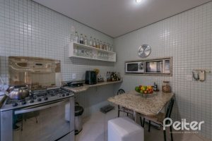 Casa à venda com 215m², 3 dormitórios, 1 suíte, 2 vagas, no bairro Sétimo Céu em Porto Alegre