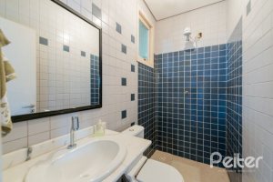 Casa à venda com 215m², 3 dormitórios, 1 suíte, 2 vagas, no bairro Sétimo Céu em Porto Alegre