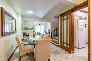 Casa em Condomínio à venda com 181m², 3 dormitórios, 1 suíte, 3 vagas, no bairro Tristeza em PORTO ALEGRE