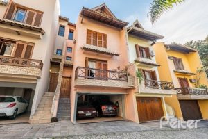 Casa em Condomínio à venda com 181m², 3 dormitórios, 1 suíte, 3 vagas, no bairro Tristeza em PORTO ALEGRE