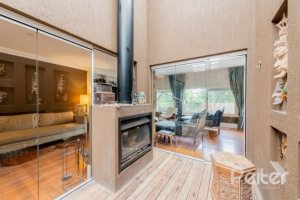 Casa à venda com 220m², 3 dormitórios, 1 suíte, 3 vagas, no bairro Tristeza em Porto Alegre